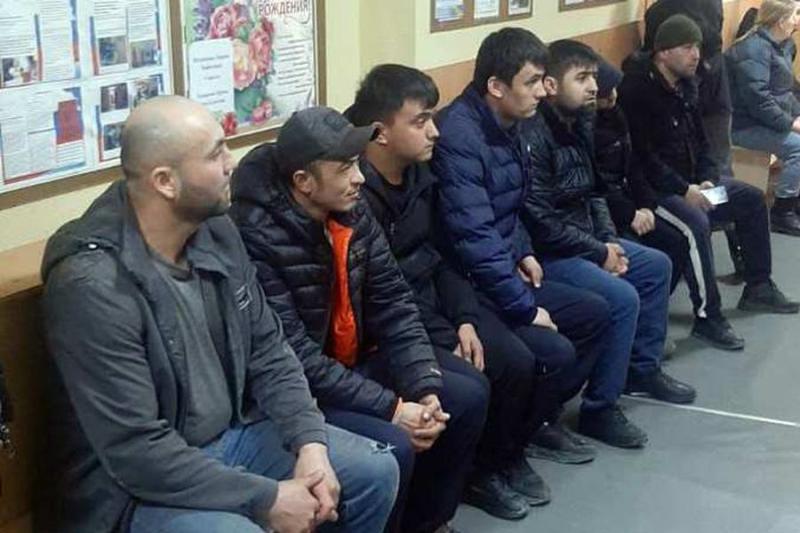 Мигрантов со стройки прямиком отправили в военкоматы Новосибирска