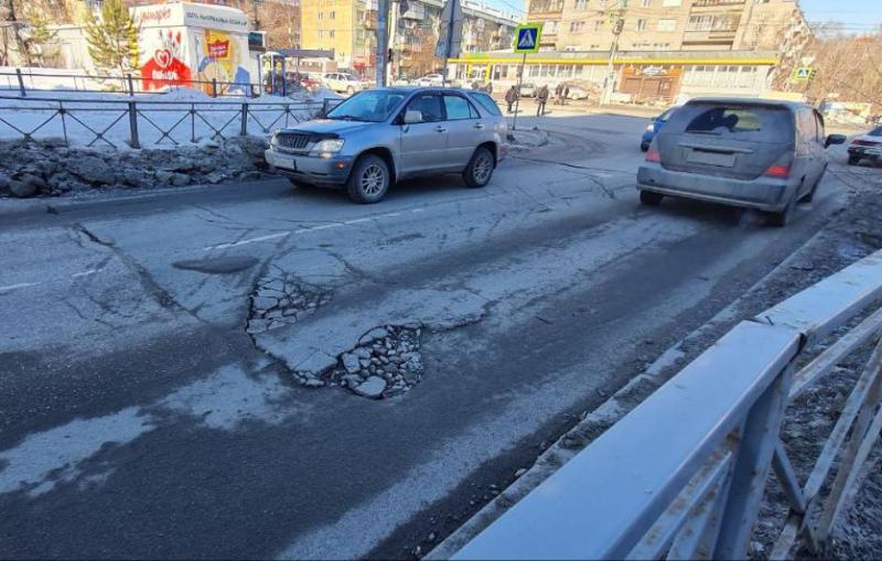 Прокуратура выявила более 400 нарушений при строительстве дорог и благоустройстве в Новосибирске