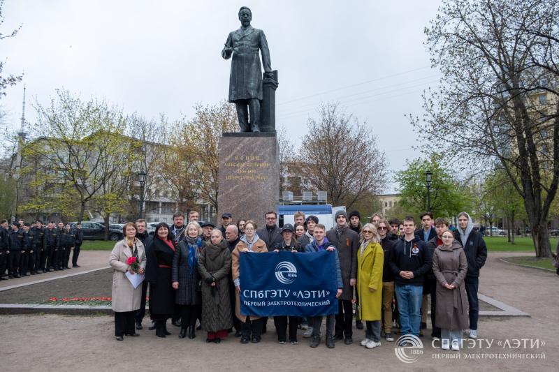 Гордость за нашу историю: в Петербурге отметили День радио