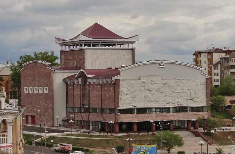 В Бурдраматическом театр  вручена медаль «За заслуги» директору, - культура, концерт, Россия