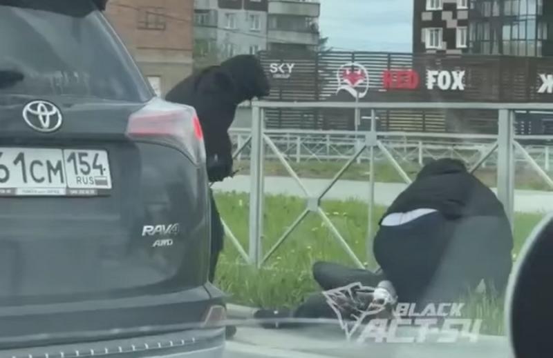 Неизвестные в масках напали на водителя «Камри» на ГБШ в Новосибирске