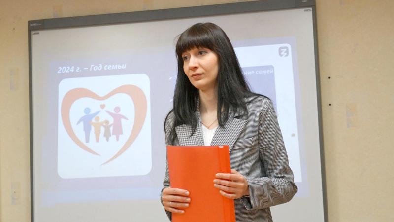 Лектор общества «Знание» рассказала росгвардейцам о государственных мерах поддержки семей