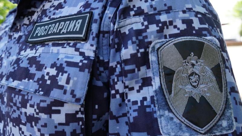 Кировские росгвардейцы задержали посетителя кафе, нанесшего побои своему знакомому