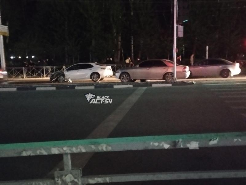 На проспекте Дзержинского ночью образовалась пробка