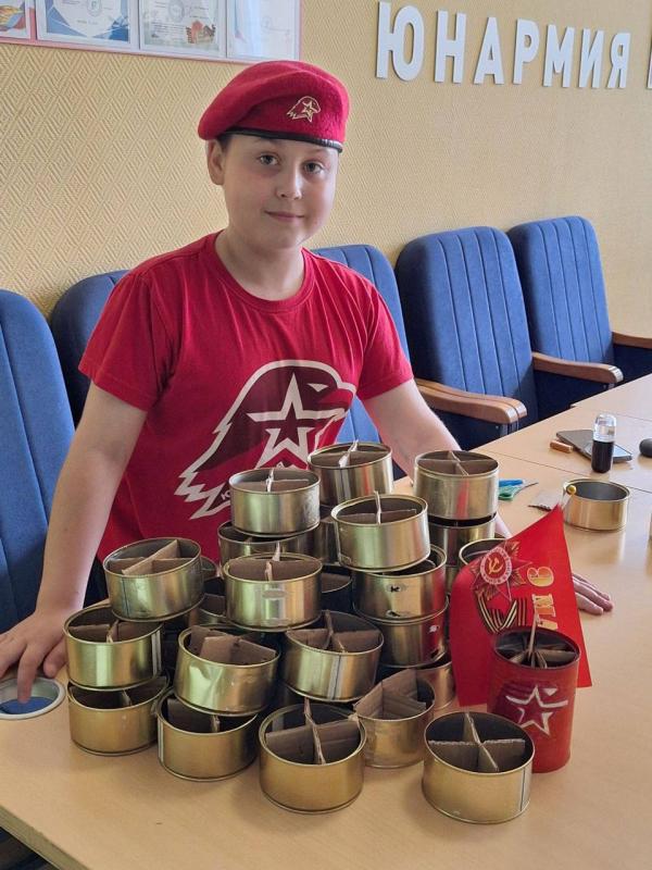 Учащиеся школы №10 из Реутова сделали окопные свечи и сухие души для отправки в зону СВО