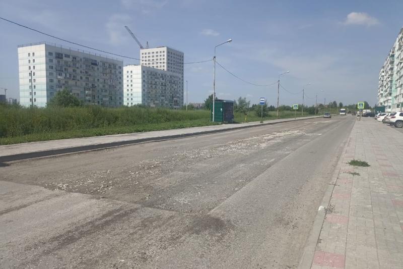 На жилмассиве «Плющихинский» в Новосибирске украли асфальт