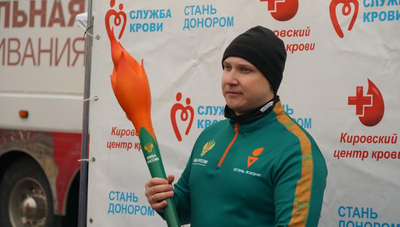 В Кирове росгвардеец стал участником всероссийской эстафеты в поддержку донорства костного мозга «Огонь жизни»