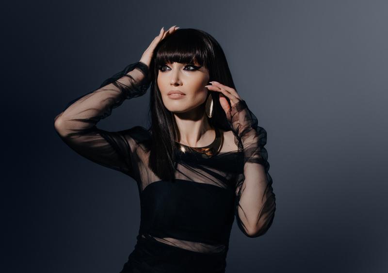 У артистки SANTALOVA вышел новый трек «Предать»