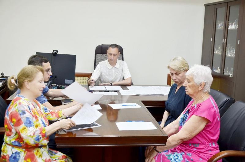 Депутат ЗСК Виктор Тепляков провёл приём граждан в Центральном районе