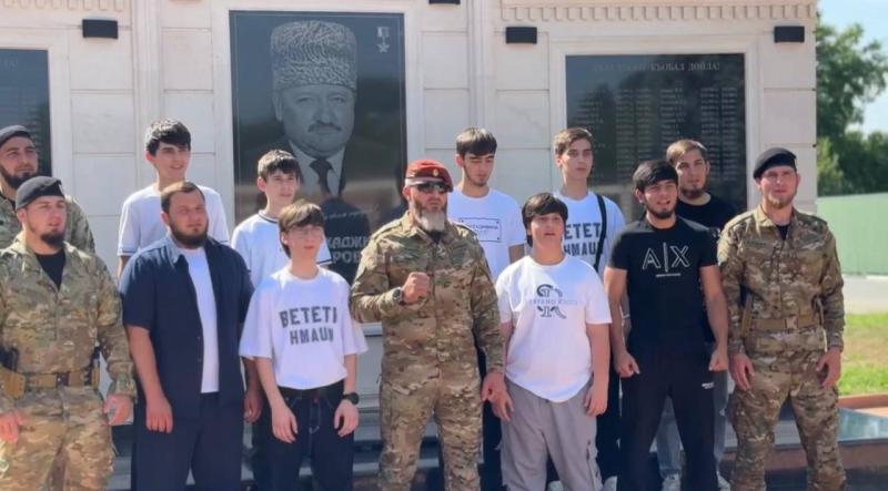 РОСГВАРДЕЙЦЫ В ГРОЗНОМ ПРОВЕЛИ ДЕНЬ ОТКРЫТЫХ ДВЕРЕЙ