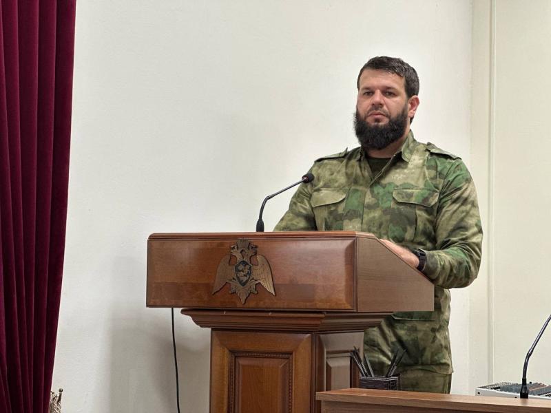 РОСГВАРДЕЙЦЫ В ГРОЗНОМ ПРИНЯЛИ УЧАСТИЕ В КРУГЛОМ СТОЛЕ, ПОСВЯЩЕННОМ ДНЮ ВОИНСКОЙ СЛАВЫ РОССИИ