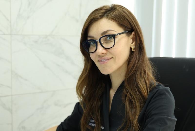 Пластический хирург Софья Абдулаева: подтяжка груди нитями - эффективно ли это