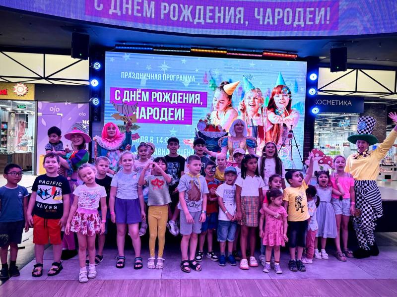 Праздник «С днём рождения, чародеи!» в ТРЦ «Нора» оставил незабываемые эмоции июльским именинникам