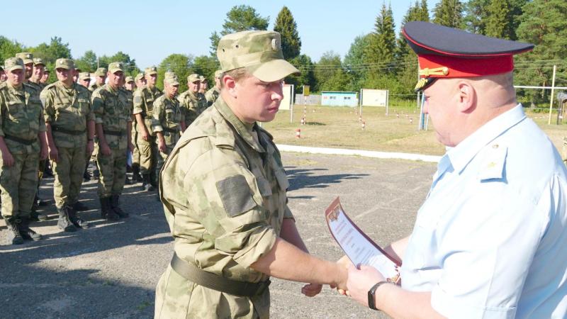 Генерал-майор полиции Дмитрий Пушкин вручил погоны участникам военных сборов в Кировской области