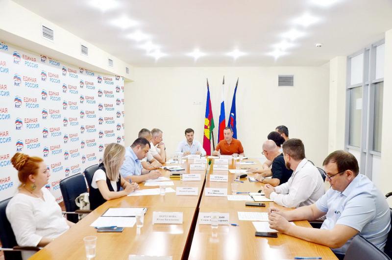 Депутат ЗСК Виктор Тепляков принял участие в совещании по проекту «Чистая страна» в Сочи