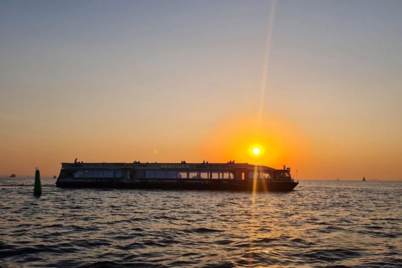 В Петербурге центр города и Лахтинскую гавань связали водными круизами