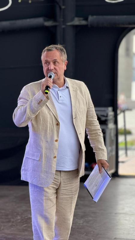 Искусство во имя поддержки: в Новосибирске состоялся благотворительный концерт, объединивший сердца ради Донбасса