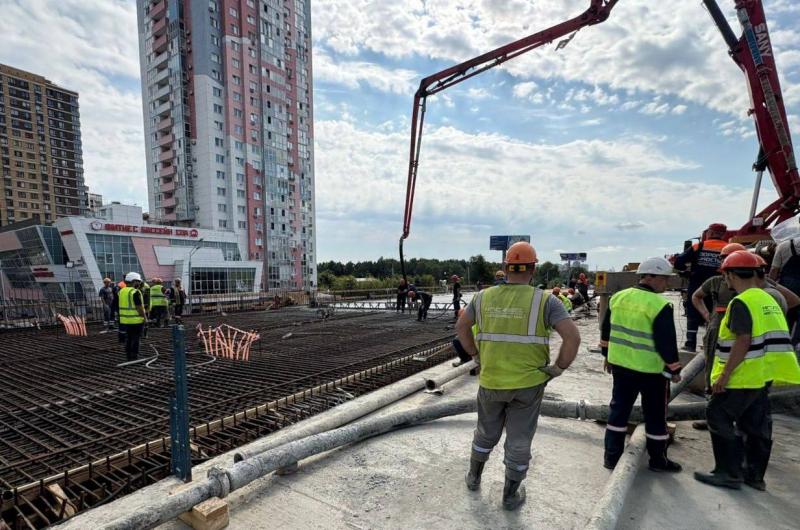 Забетонировано пролетное строение путепровода Варшавского шоссе над СБВ