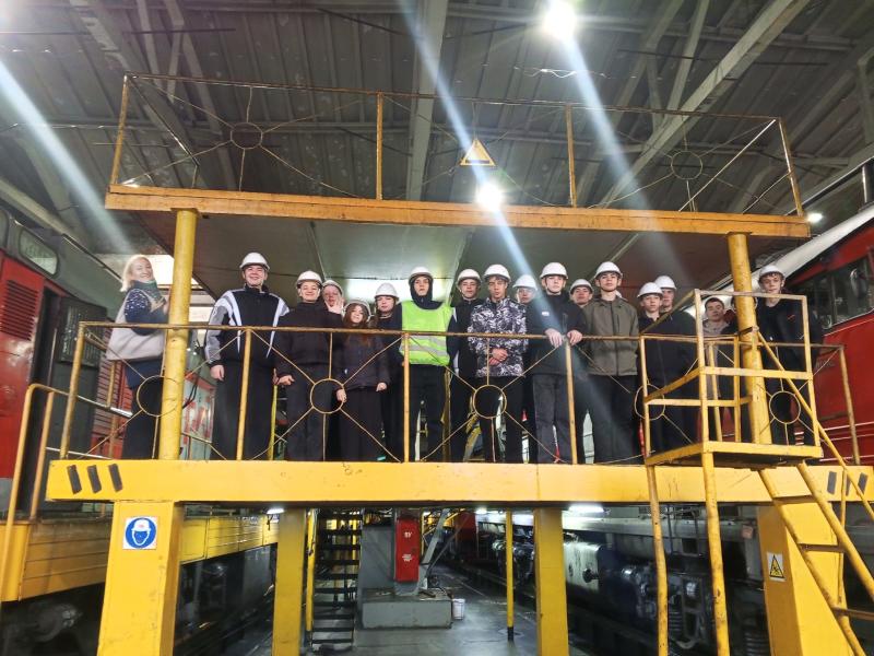 Сервисное локомотивное депо Няндома-Северная открыло двери для школьников