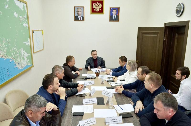 Депутат ЗСК Виктор Тепляков провёл совещание по проблеме парковки в водоохранной зоне