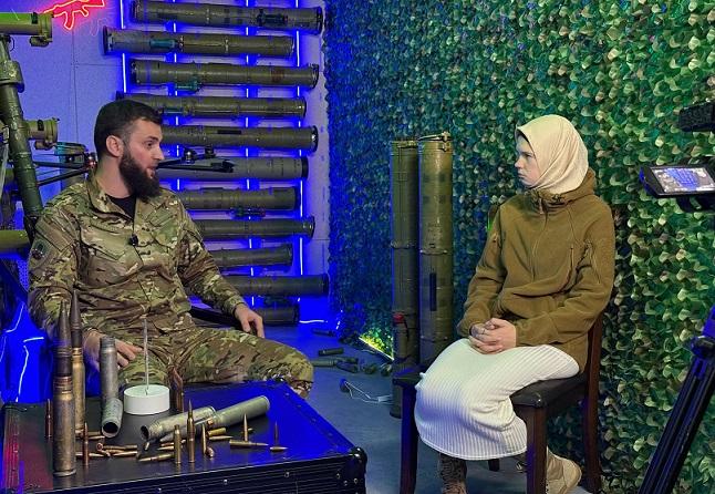 РОСГВАРДЕЕЦ СТАЛ ОЧЕРЕДНЫМ ГОСТЕМ ТЕЛЕРУБРИКИ «ГЕРОИ СВО» В ЧЕЧЕНСКОЙ РЕСПУБЛИКЕ